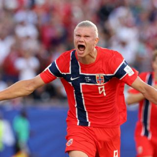 ¡Rey Vikingo! Haaland se estrena con doblete y asistencia en los Mundiales y Noruega golea a Irak