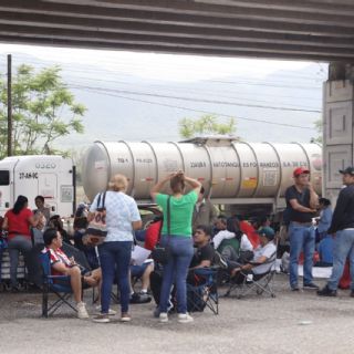 Bloqueos de la CNTE afectan el suministro de Pemex; reportan el cierre de 16 gasolineras en Oaxaca