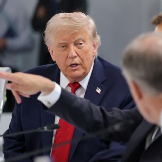 "Podríamos volver a lanzar bombas en cabezas": Trump advierte que acuerdo con Irán no es definitivo