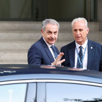 Fiscalía de España pide retirarle todos sus pasaportes al expresidente Rodríguez Zapatero