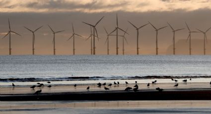 El gobierno de Reino Unido fija meta de recortar 87% sus emisiones de carbono para 2042