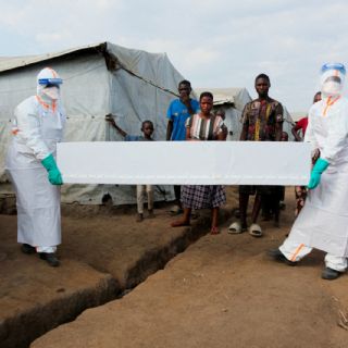 Brote de ébola: aumentan a casi mil los casos confirmados y 247 las muertes en el Congo