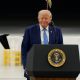 "No causen problemas o volveremos a atacar con mucha fuerza", advierte Trump a Irán
