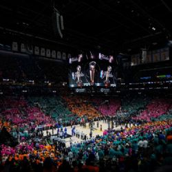 Spurs presentan con música burlona a los Knicks al abrir las Finales de la NBA