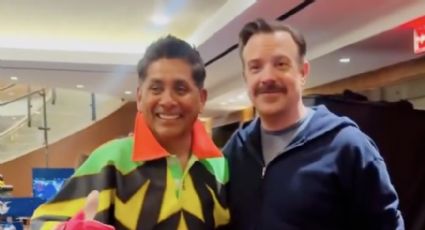 Jorge Campos impacta a ‘Ted Lasso’ en la grabación de un comercial mundialista con su uniforme multicolor: “¿Lo usabas para jugar?”