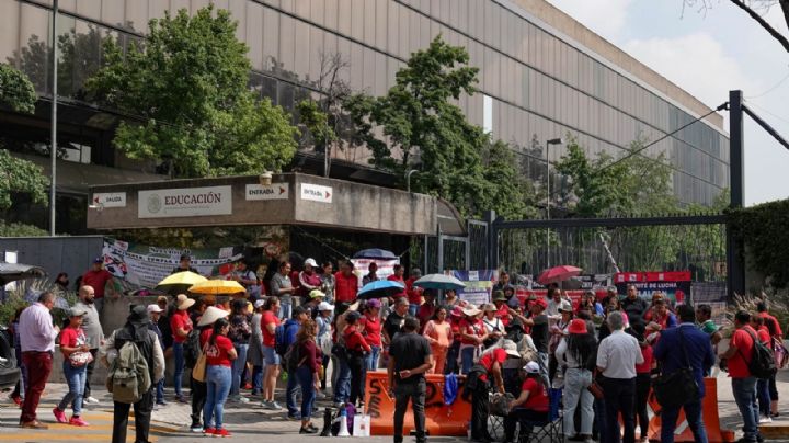 Inicia reunión entre CNTE, Segob, SEP e ISSSTE; maestros condicionan el diálogo