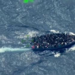 Guardia Costera de EU intercepta un barco con 240 migrantes de Haití cerca de las islas Turcas y Caicos