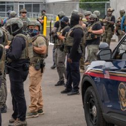 Arrestan a 48 trabajadores y dos jefes de una empresa durante redada migratoria en Carolina del Sur