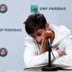 El italiano Matteo Arnaldi se retira por un virus y su compatriota Flavio Cobolli enfrentará a Zverev en la Final de Roland Garros