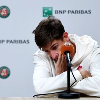 El italiano Arnaldi se retira y Cobolli enfrentará a Zverev en la Final de Roland Garros