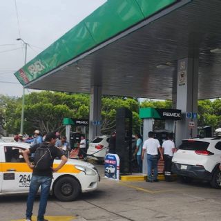 Escalan movilizaciones de la CNTE: toman gasolineras en Chiapas y reparten combustible