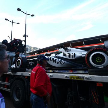 Checo Pérez sufre incendio de frenos y es decimoctavo tras Práctica 2 del GP de Mónaco