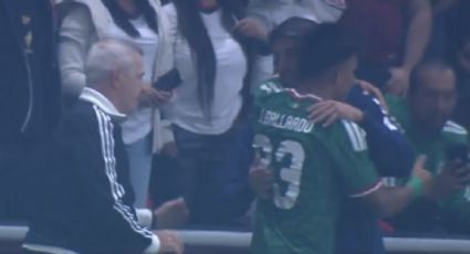 ¡Juega limpio! Javier Aguirre lleva a Jesús Gallardo a disculparse con el DT Paunovic tras manotearlo en el México-Serbia