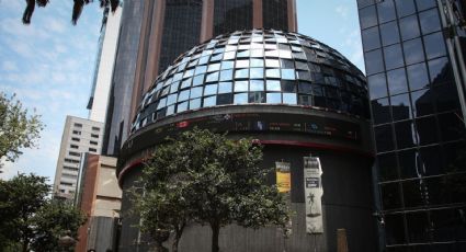 El peso y la bolsa de México caen tras datos de creación de empleos en EU