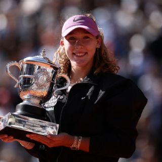 Andreeva, de 19 años, gana su primer Grand Slam al coronarse en Roland Garros