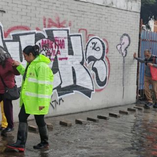 Mega fuga inunda Periférico Oriente y deja atrapados a vecinos de Iztapalapa